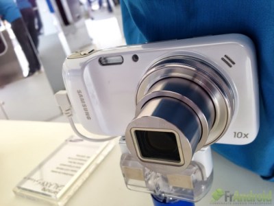 Prise en main du Samsung Galaxy S4 Zoom, un « vrai photophone »