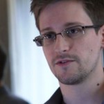 Edward Snowden planche sur une coque d’iPhone anti-NSA