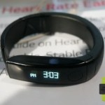LG met un écran OLED et un petit goût de smartwatch dans son bracelet LifeBand Touch