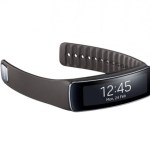 Gear Fit, la réponse de Samsung aux bracelets connectés avec un écran AMOLED courbe
