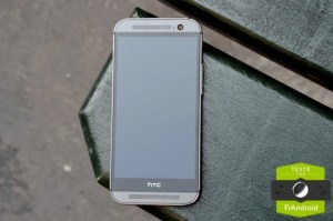 HTC One (M8) : pourquoi une bande noire sous l’écran du HTC One (M8) ?