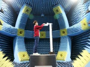 samsung-uses-this-room-to-test-the-radios-inside-its-phones-the-foam-material-absorbs-the-waves-and-mimics-a-wide-open-environment-without-walls