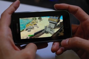 (exclu) Modern Combat : Sandstorm de Gameloft sur un Samsung Galaxy S