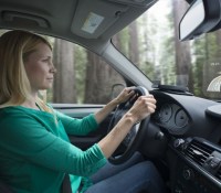 woman_driving_side