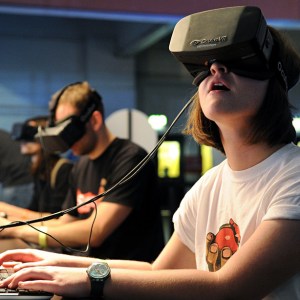 Le prix des dispositifs de réalité virtuelle est-il un frein pour les consommateurs ?