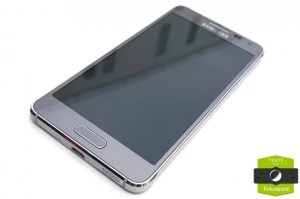 Test du Samsung Galaxy Alpha : le métal, recette miracle pour un téléphone haut de gamme ?