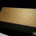 Bang & Olufsen met du tactile dans une tablette en bois, le BeoSound Moment