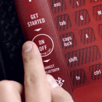 KFC invente le plateau-clavier Bluetooth pour éviter de recouvrir de gras votre smartphone