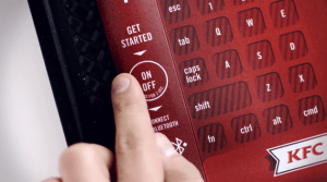 KFC invente le plateau-clavier Bluetooth pour éviter de recouvrir de gras votre smartphone