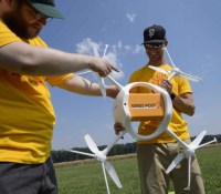 2048×1536-fit_employees-of-the-us-drone-compagny-matternet-shows-a-drone-carrying-a-mail-box-of-swiss-post-on-july