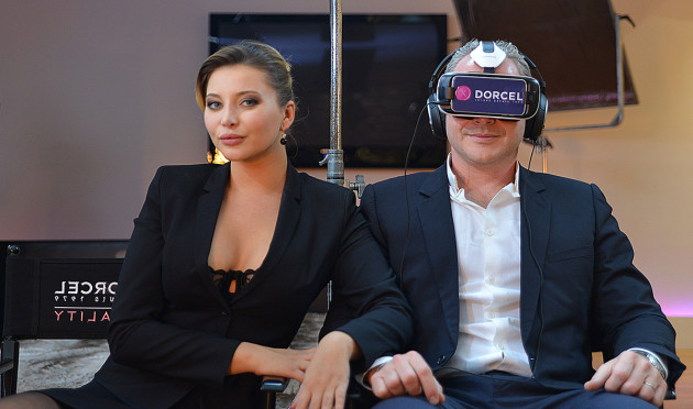 Quand le porno rencontre la réalité virtuelle : entretien avec Dorcel
