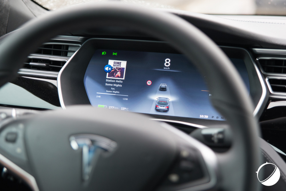 Autopilot et Tesla Model S : nous avons testé le pilotage automatique