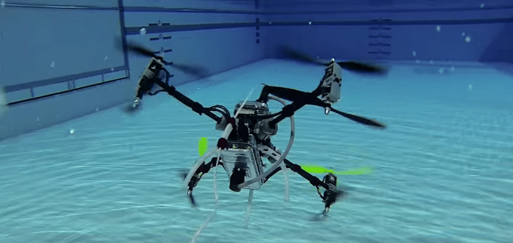 Naviator, le drone qui peut voler et plonger