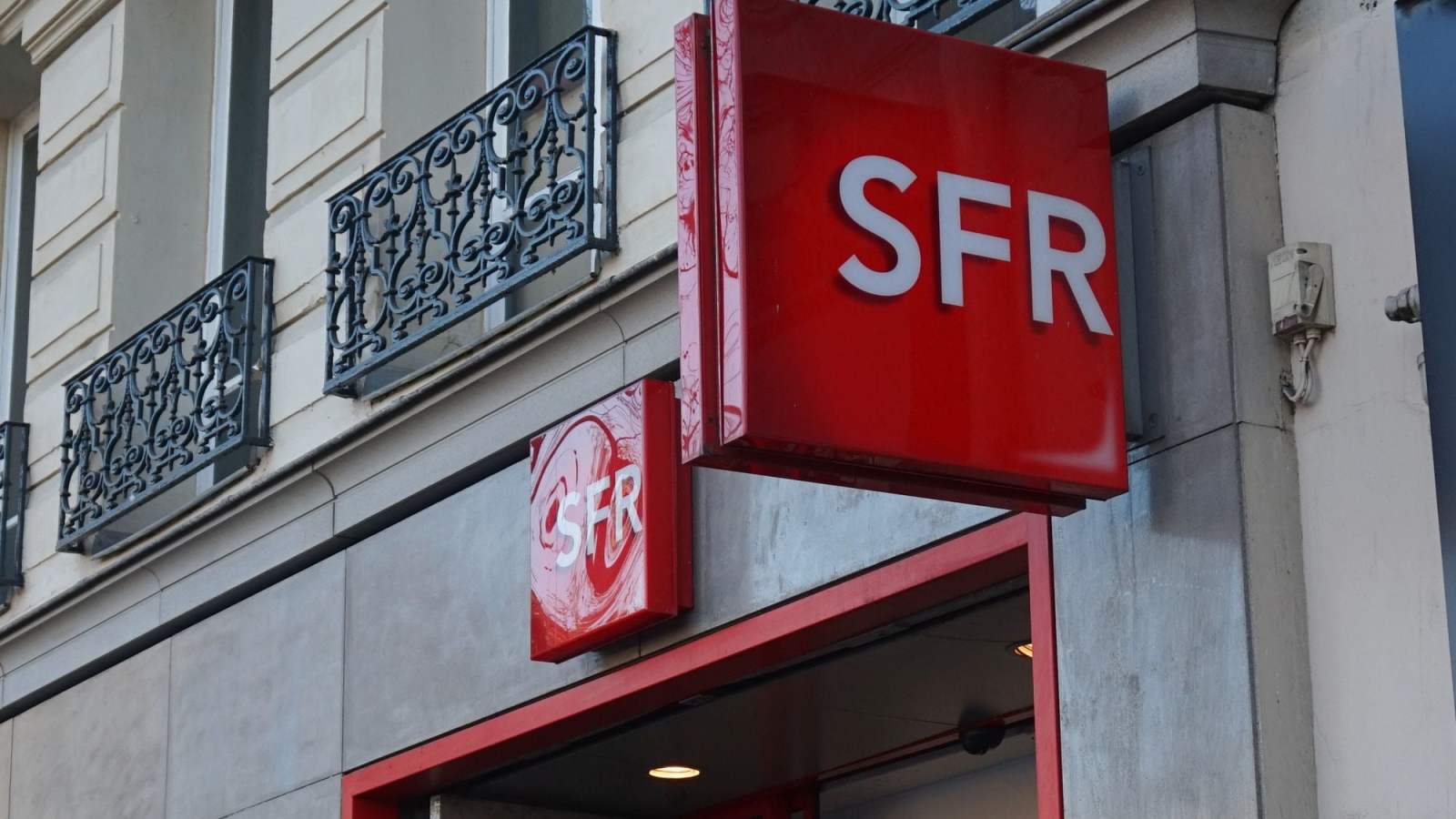 Orange, Free et Bouygues ont tranché : l'hécatombe se confirme pour les magasins SFR