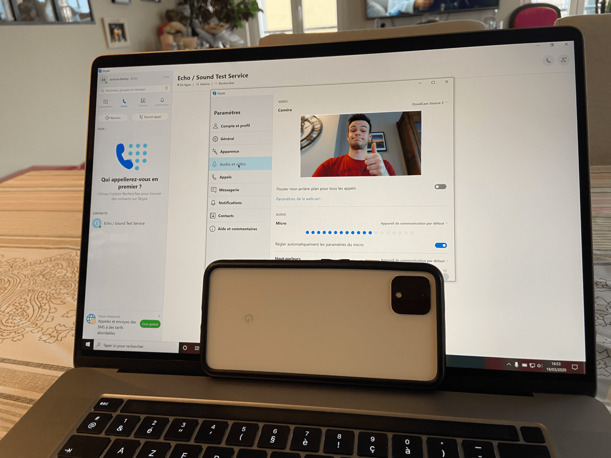 Un Pixel 4 utilisé comme webcam