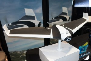Parrot dévoile au CES le drone Disco, une aile volante et surprenante