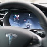 L’Autopilot de Tesla aurait divisé par deux le nombre d’accidents