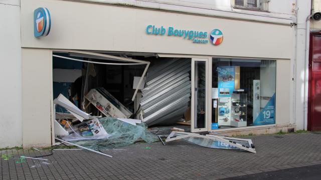 un-casse-dans-un-magasin-de-telephonie