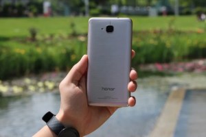 Tech’spresso : Le Honor 5C officiel, Chrooma Keyboard et le forfait 50 Go de NRJ Mobile