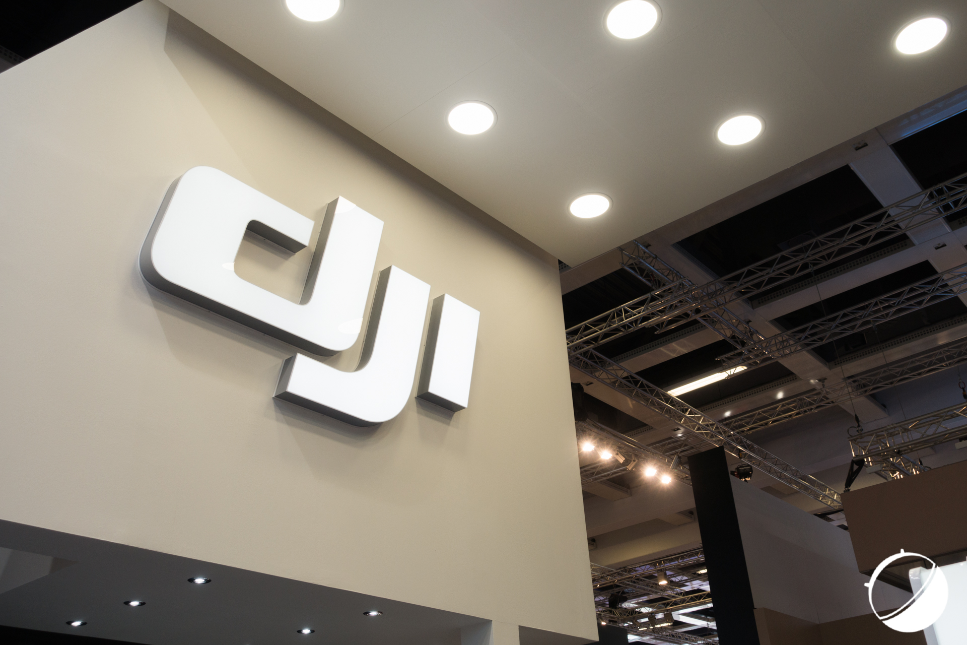 DJI logo 2