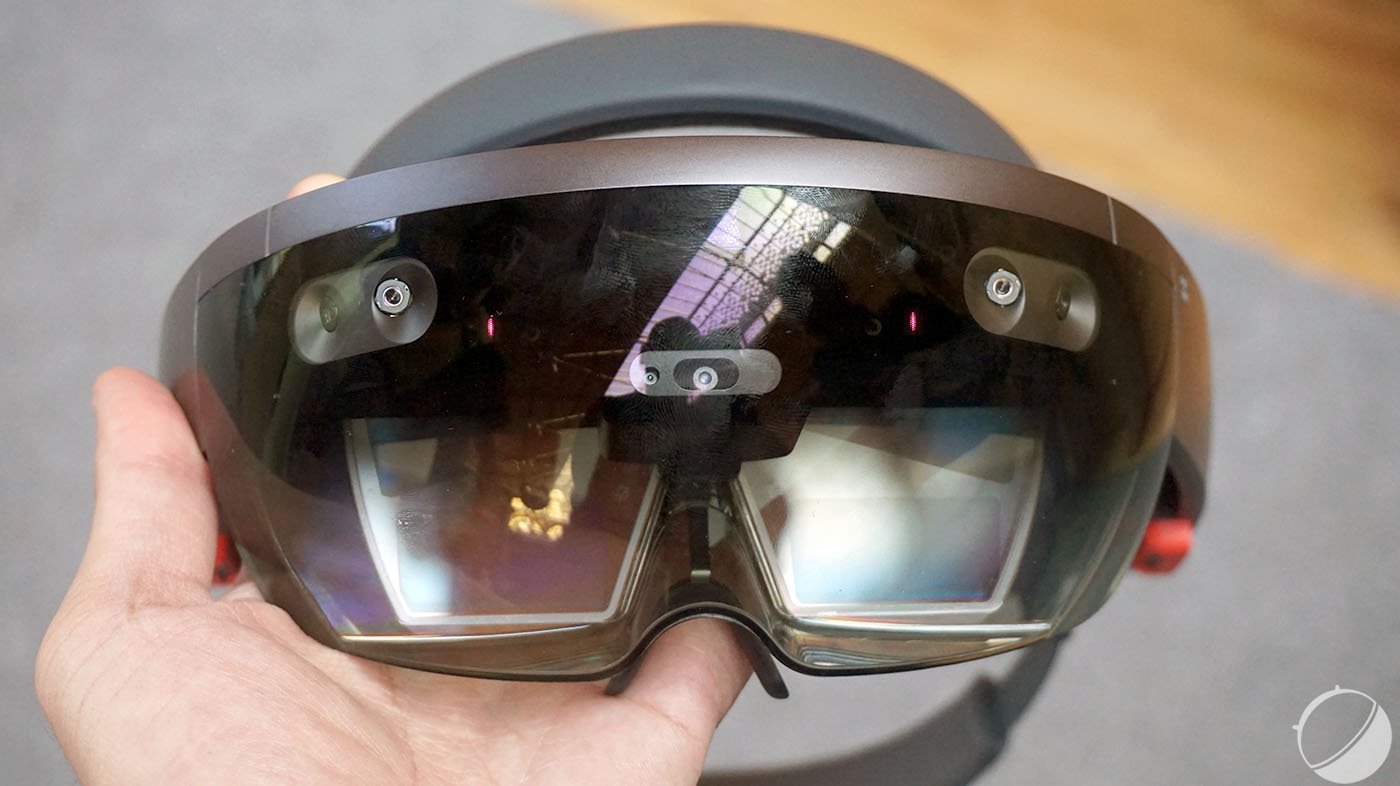 microsoft-hololens-01