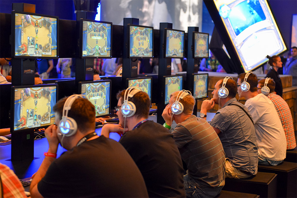 gamescom-2013-gamers-hearthstone-1