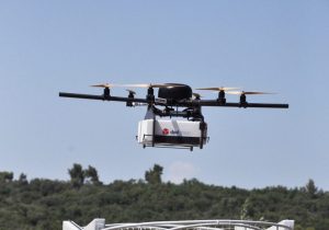 La Poste ouvre sa première ligne commerciale de livraison par drone en France