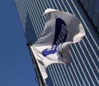 SEOUL, SOUTH KOREA - DECEMBER 11:  A Samsung flag flies outside the company's headquarters on December 11, 2012 in Seoul, South Korea.  One of the main South Korean presidential election campaign issues is the economy, as the chaebol, South Korea's business conglomerate, dominates the country's wealth while the economic life of middle class people has not been improving.  (Photo by Chung Sung-Jun/Getty Images)