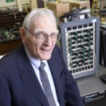 L’inventeur du lithium-ion révolutionne la batterie une 2e fois