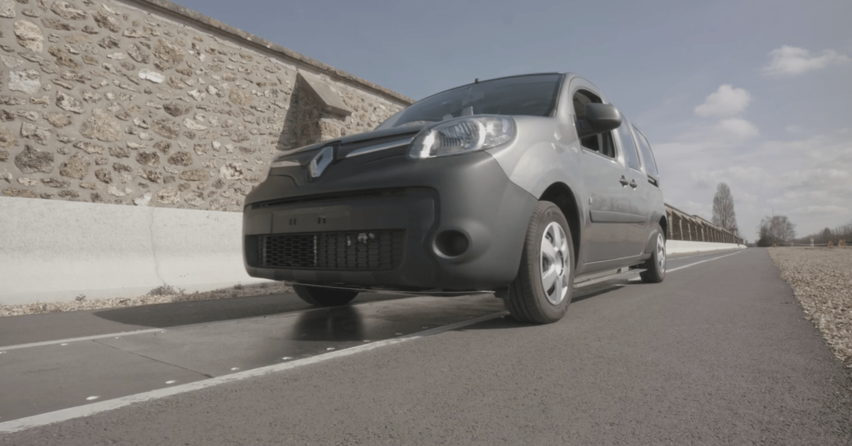 En France, Qualcomm teste la route capable de recharger les voitures électriques