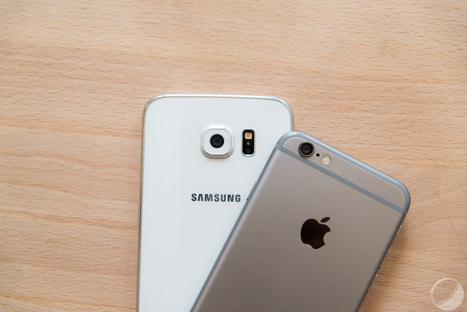 Apple-iPhone-6-Samsung-Galaxy-S6-3