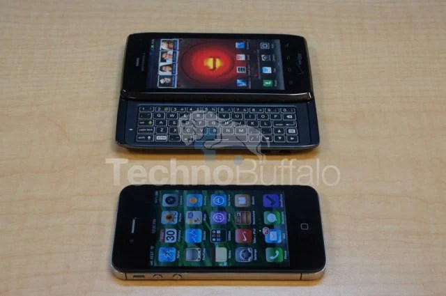 Droid-4-vs-iPhone-4S-2-640x425