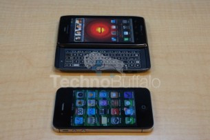 Droid-4-vs-iPhone-4S-2-640x425