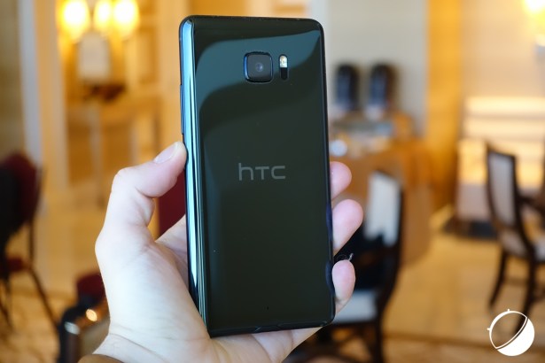 HTC-U-et-U-Ultra-30-sur-49