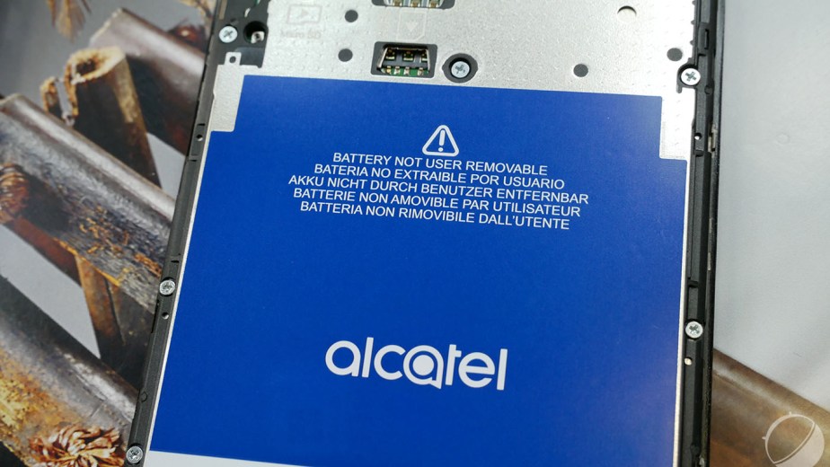 alcatel-a5-led-1