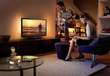 tv_8000_series_lifestyle_image