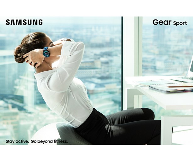 gear-sport_lifestyle_yogaball_blue_2p_rgb