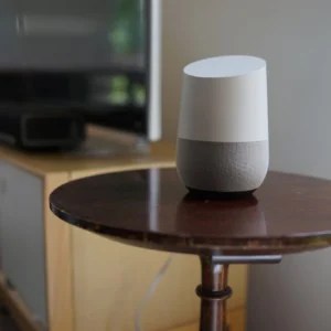 Test du Google Home en français : Google Assistant à portée de voix