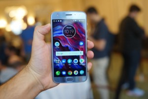 Prise en main du Motorola Moto X4 avec son double capteur photo grand angle