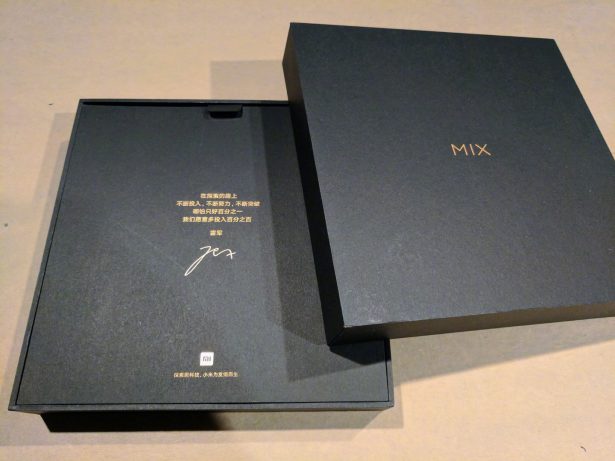 hugo-barra-xiaomi-mi-mix-2-photo-packaging-4