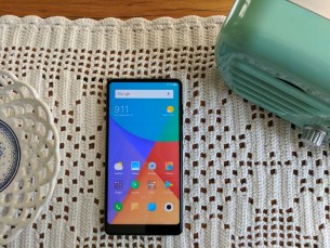 hugo-barra-xiaomi-mi-mix-2-photo-unboxing-4