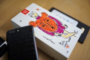 Voici le OnePlus 5 JCC, une édition limitée signée Castelbajac