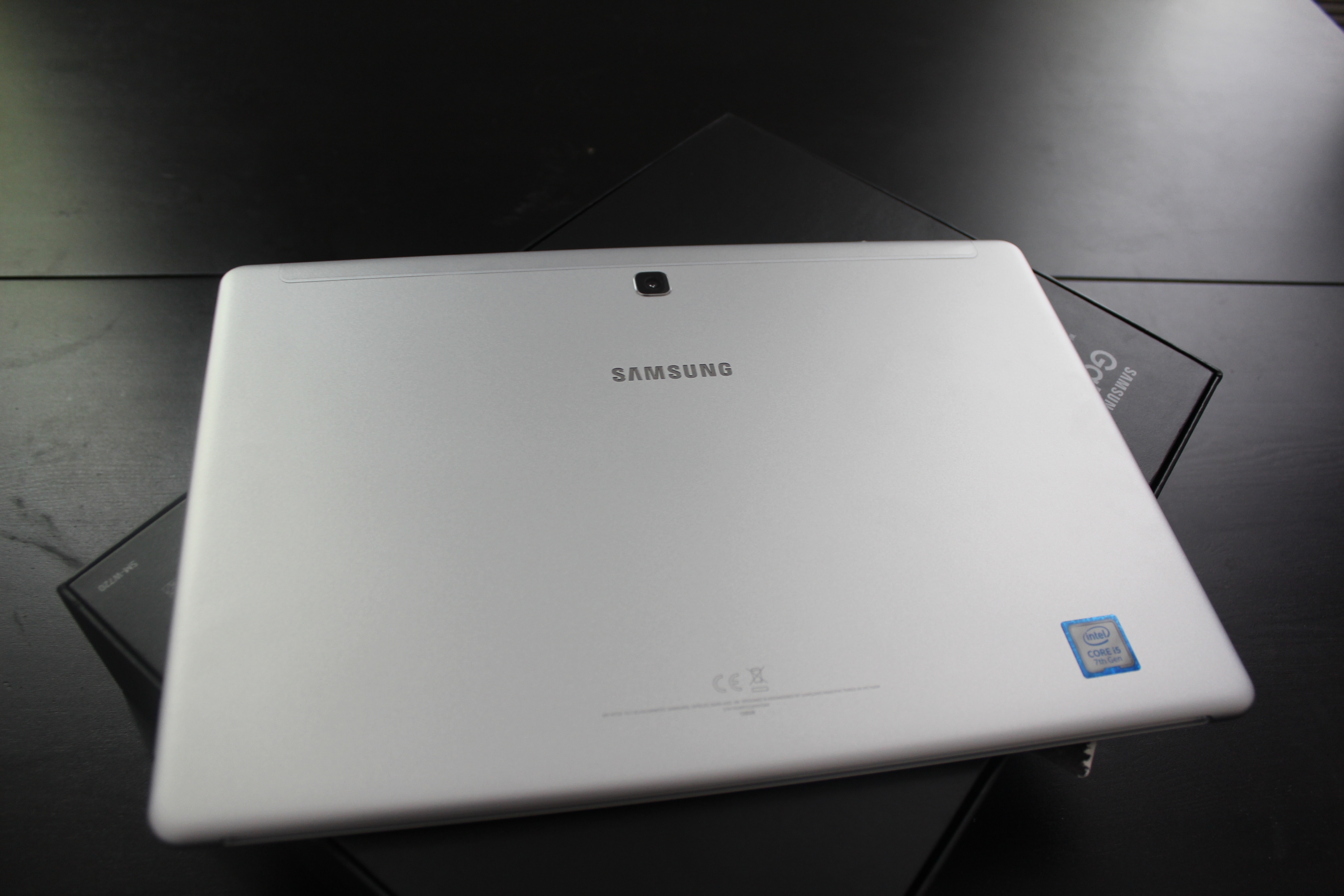 samsung-galaxy-book-test-photos-design-2