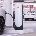 Tesla étend son réseau aux centres-villes, avec des Superchargeurs moins puissants