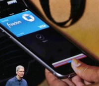 Tim Cook lors d'une keynote où il évoque Apple Pay