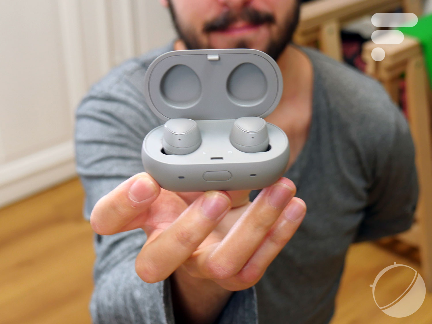 Samsung Gear IconX 2018