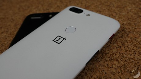 oneplus-5t-sandstone-white-2