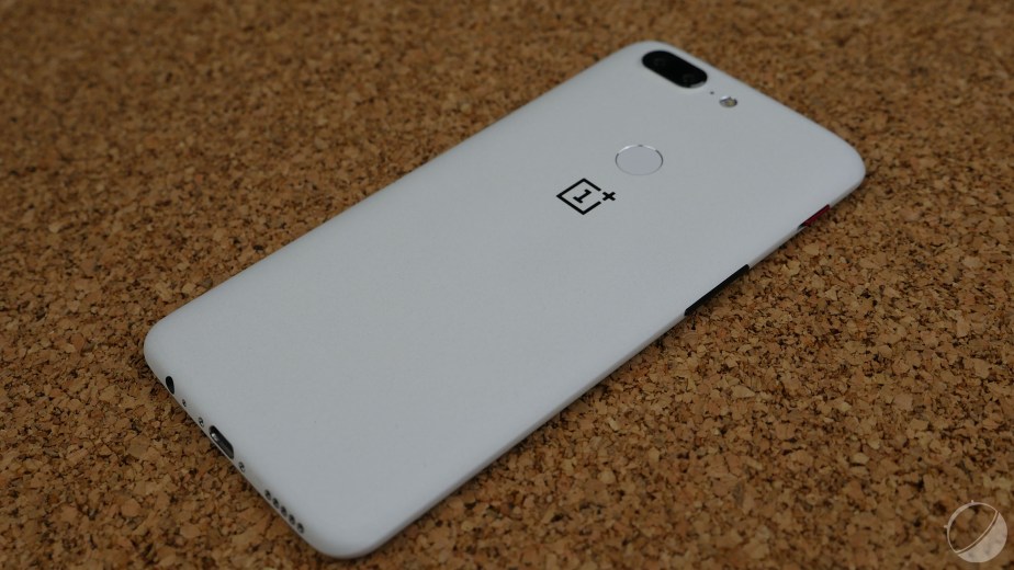 oneplus-5t-sandstone-white-9