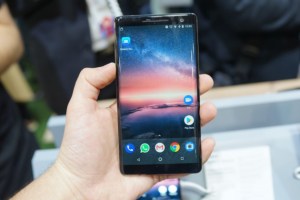 Nokia 8 Sirocco : « on a notre ADN, on ne chasse pas le Galaxy S9 ou l’iPhone X »
