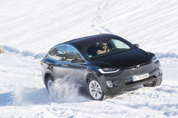 tesla-model-x-neige- (2) tesla-model-x-neige- (2)